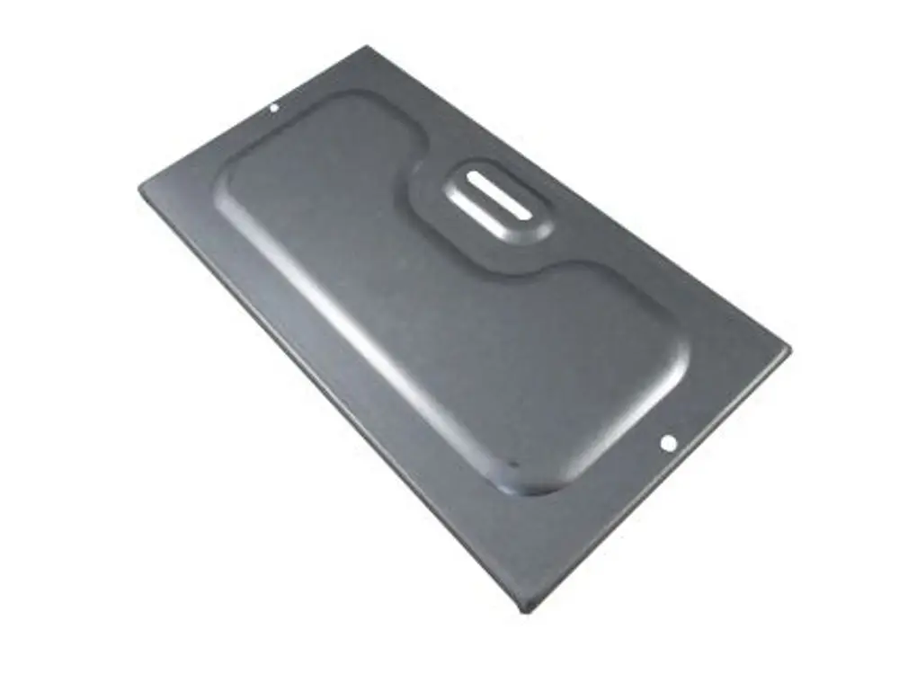 Brennkammer-Vorderwand aus Metall für Wolf-Geräte, mit einer Aussparung und einer Öffnung. Geeignet für spezifische Heizsysteme.